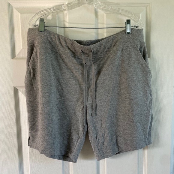 Athletic Works Women’s Soft Gray Shorts - Size XL - Picture 1 of 2